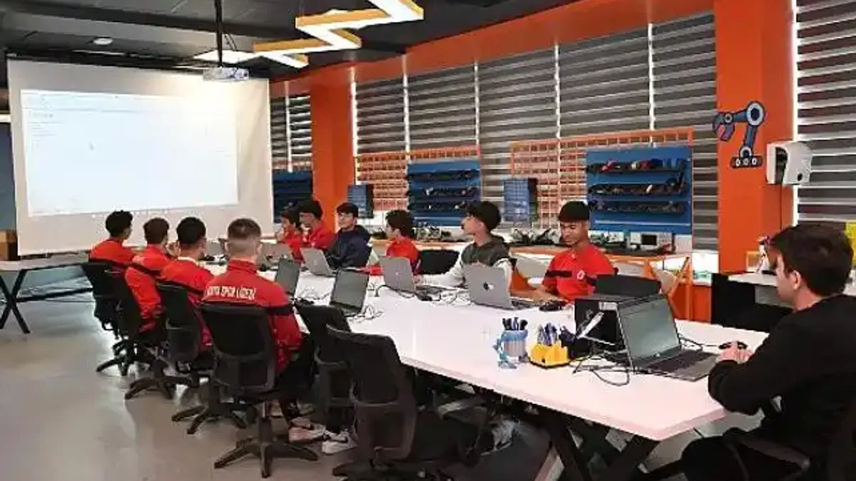 Selçuklu Gelişim ve Teknoloji Akademisi'nde Eğitimler Devam Ediyor