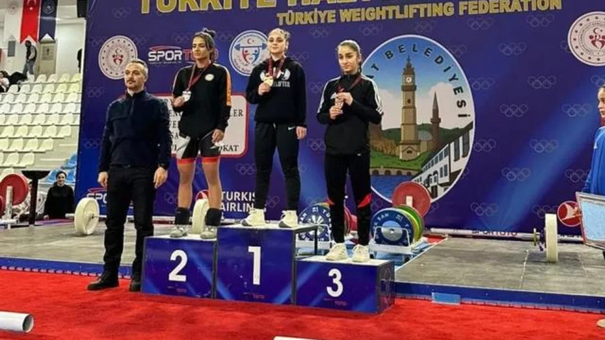 Nevşehirli halterci Hatice Kızmaz tarihe geçti