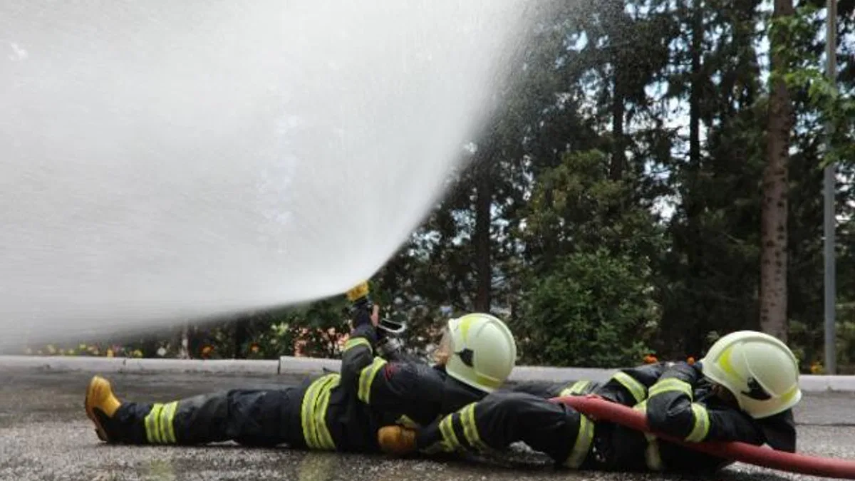 Muğla'da geleceğin itfaiyecileri uygulamalı eğitimde