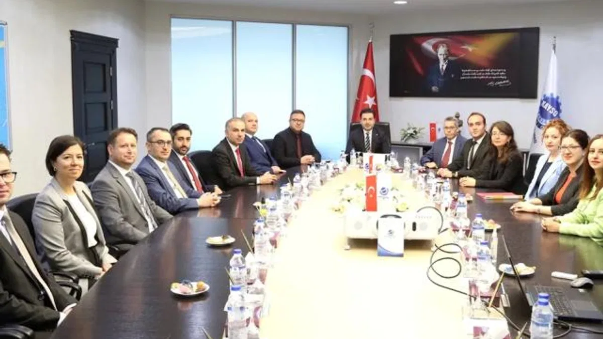 KAYSO ticaret müşavirlerini 'birebir' görüştürdü