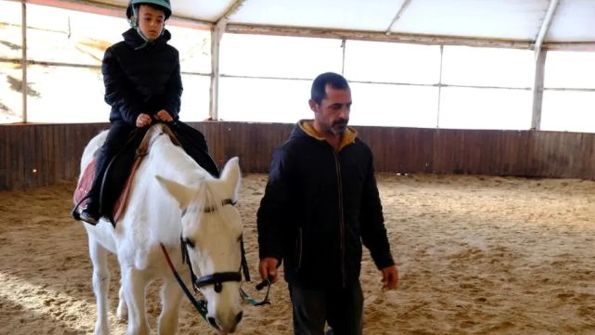 Kocaeli'de ara tatili at üstünde geçirdiler
