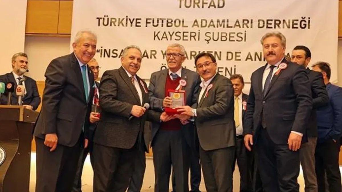 TÜRFAD Kayseri'den Başkan Mustafa Yalçın'a ödül