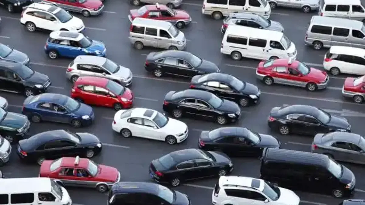 Afetlerde araç güvenliği için hayat kurtaran tavsiyeler
