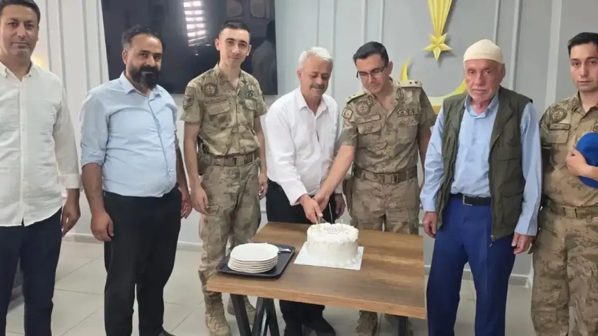 Batman Sason'da şehit ailelerinden Jandarma'ya anlamlı ziyaret
