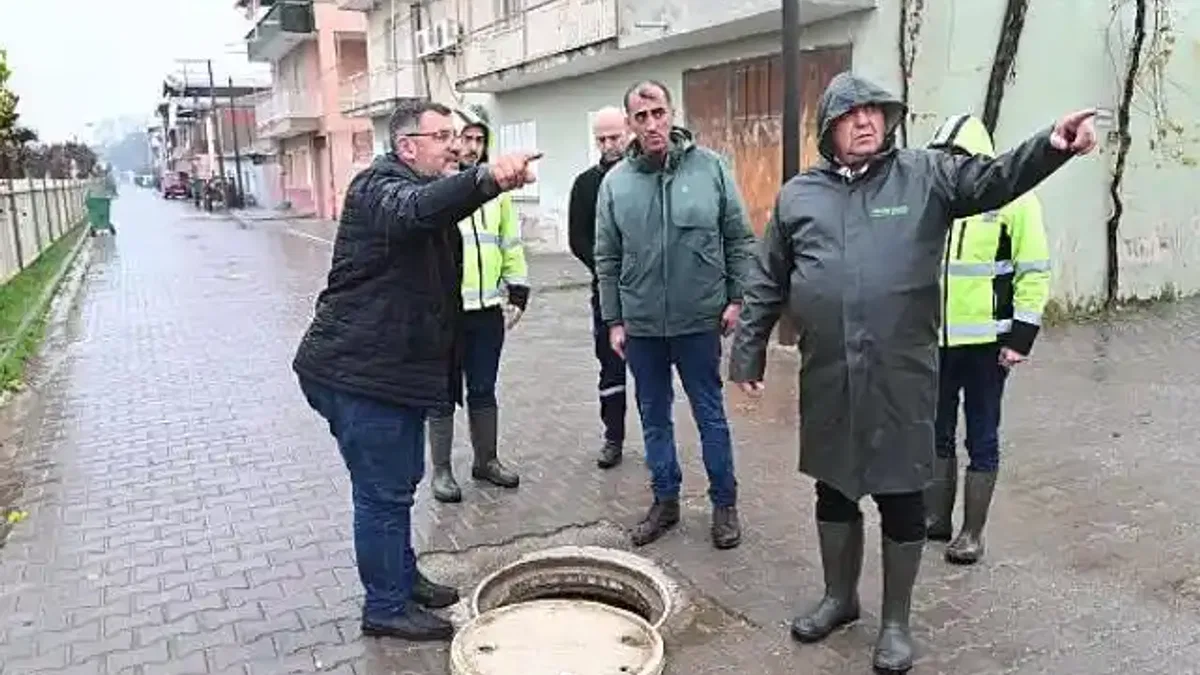 Büyükşehir ve MASKİ Ekipleri Şiddetli Yağışa Karşı Sahada