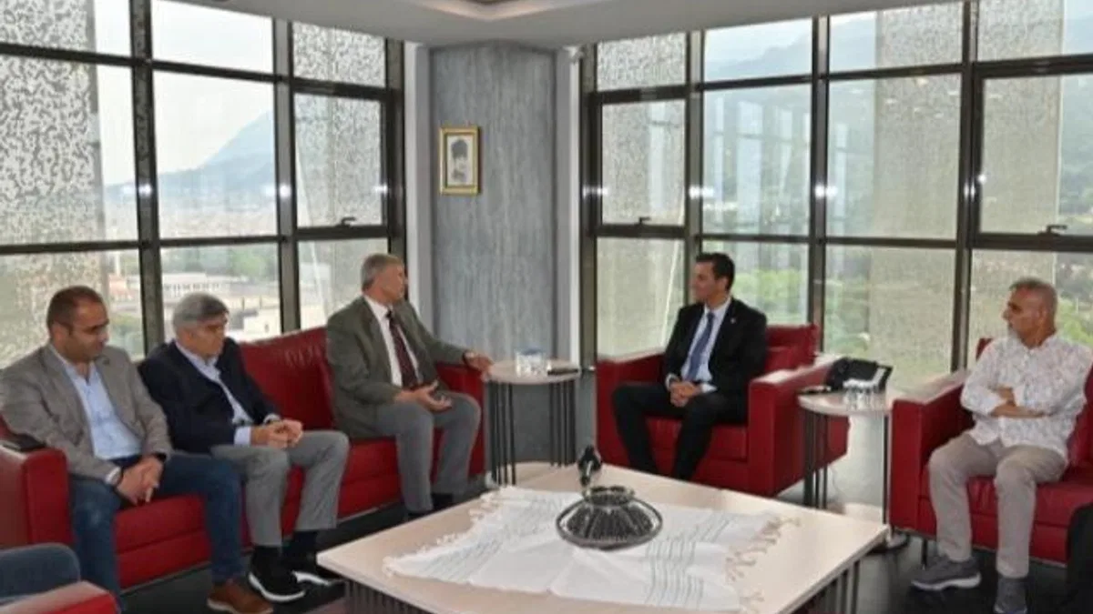 Başkan Zeyrek: "Hata yapan bensem, benim de yanlışlarımı yazın"