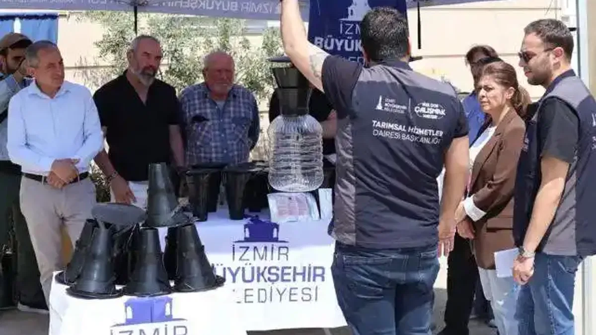 İzmir'de kahverengi kokarca böceğine karşı tuzak