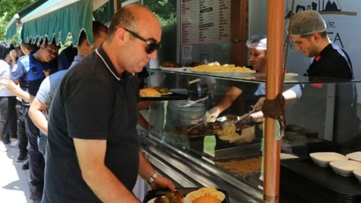 Bu tesiste yemek bedava! 40 liraya 4 çeşit yemek