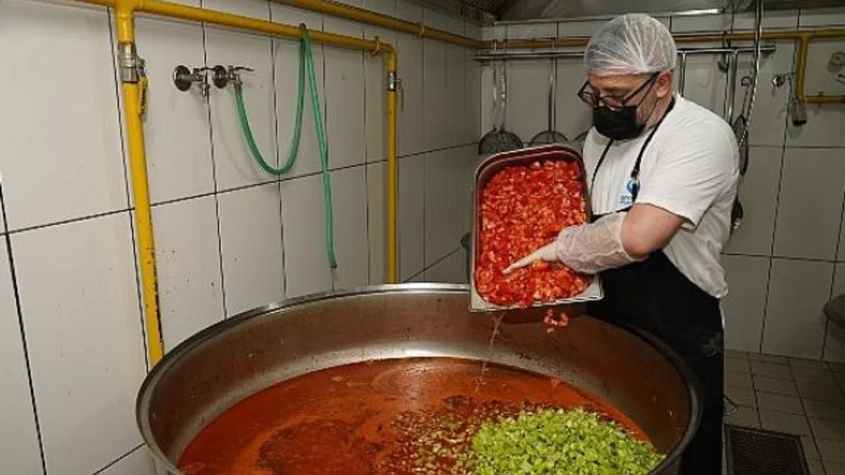 Üsküdar Belediyesi Aşevlerinin Kapasitesini Artırarak Daha Fazla Vatandaşa Hizmet Sağlıyor