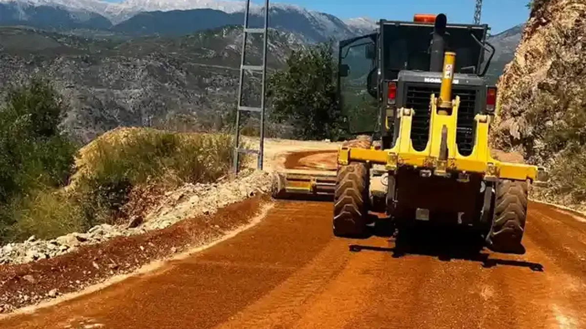 Alanya’nın kırsal yollarında yoğun mesai