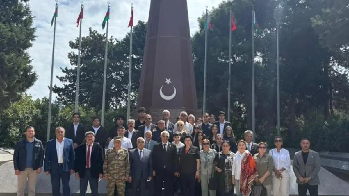 Bakü'de Türk şehitleri unutulmadı