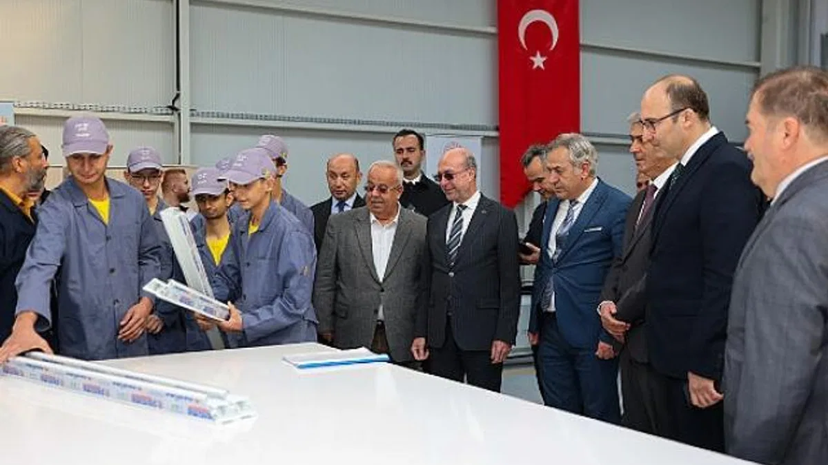 Başkan Pekyatırmacı, "Yıl boyunca hemşehrilerimizin yaşam standartlarını yükseltmek adına ihtiyaç duyulan her alanda hizmetler üretip yatırımlar yaptık" dedi.