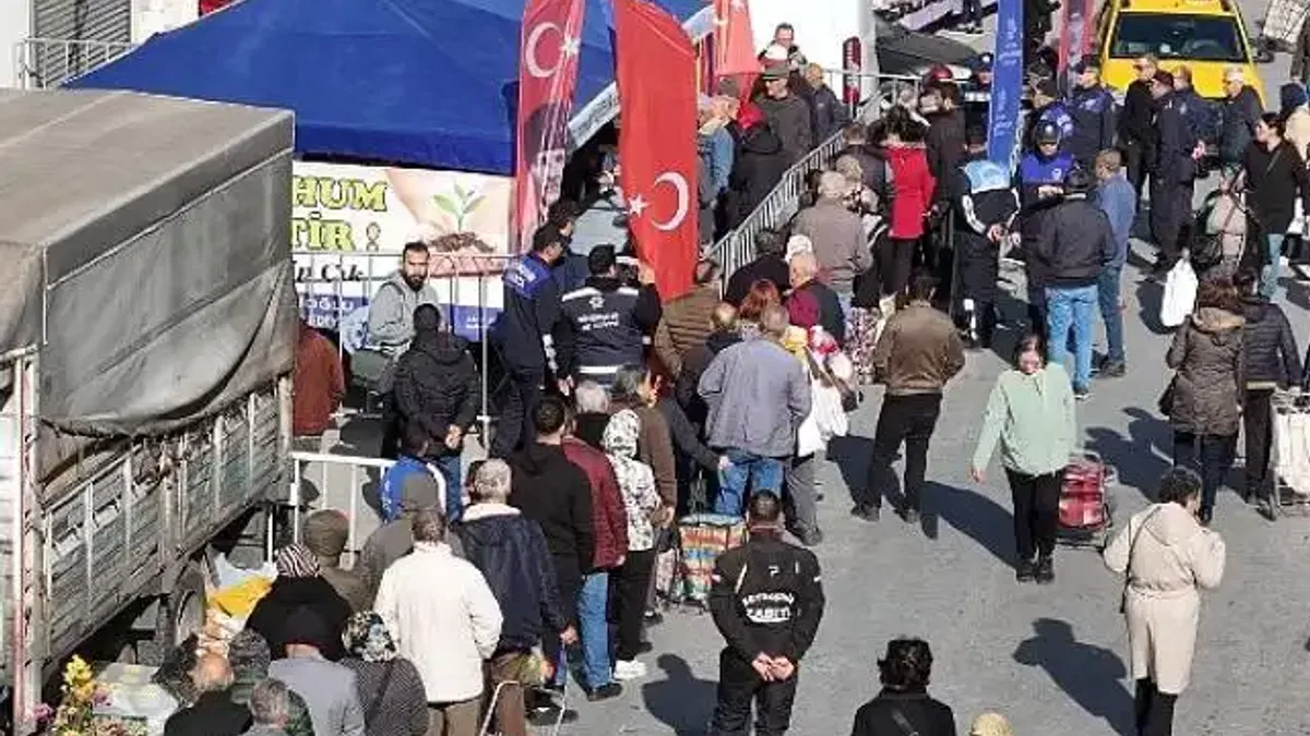 Aydın Büyükşehir Belediyesi'nin Ürettiği Fideler Sökeli Vatandaşlara Dağıtıldı