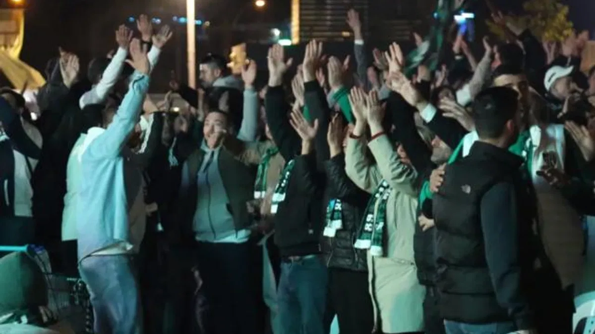 Kocaeli'de meydan, "Şampiyon Kocaelispor" sesleriyle inledi