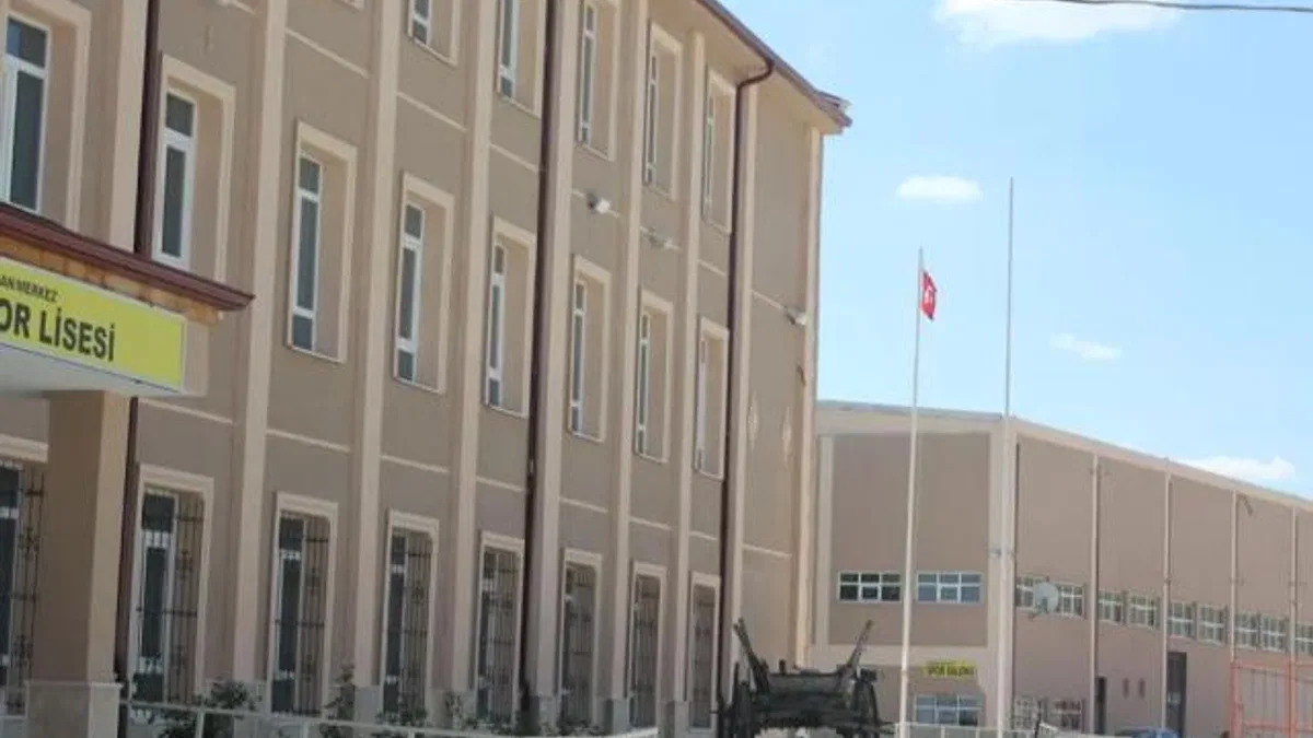 Lisede korkunç olay! Bakanlıktan açıklama geldi