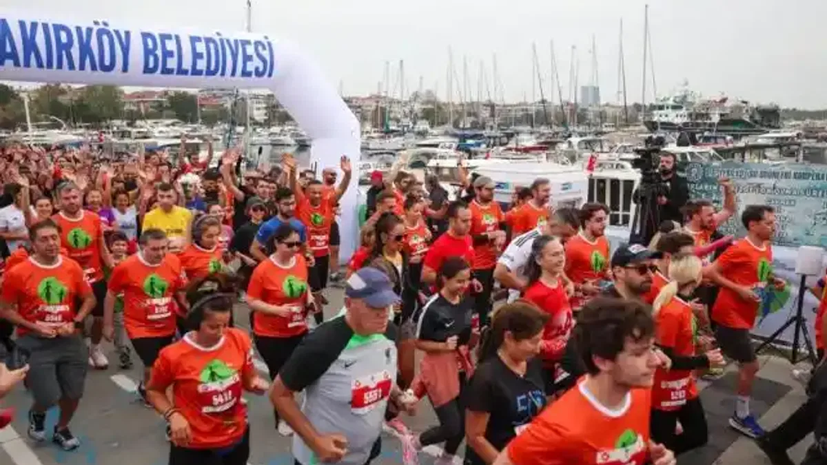 İstanbul Bakırköy’de öğretmenler günü için 2 bin 800 kişi koştu
