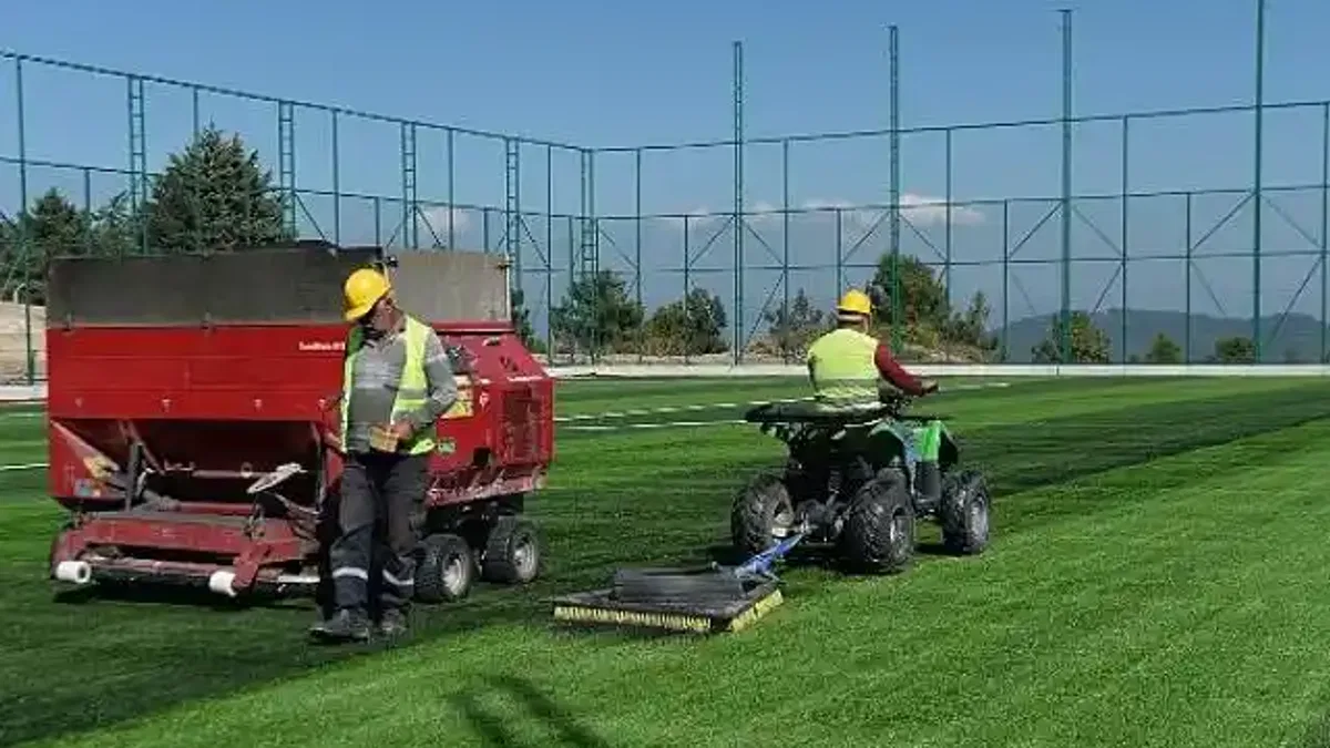 Osmangazi Belediyesi'nden Gündoğdu'ya futbol sahası