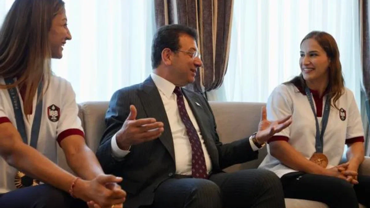 İBB Spor Kulübü'nün olimpiyat madalyalı kadın sporcularına tebrik