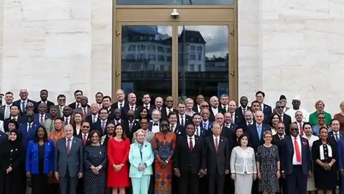TBMM Başkanı Kurtulmuş, Cenevre’de aile fotoğrafında