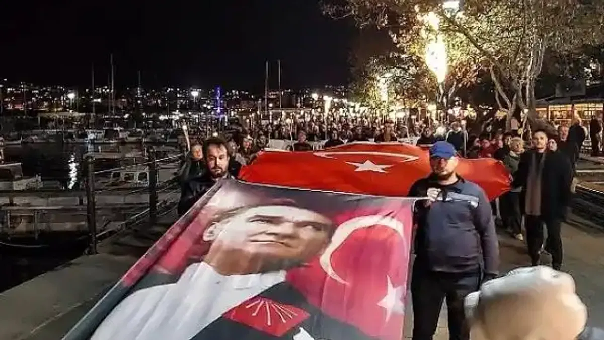 Çanakkale'de Atatürk Sevdalıları, Ata'ya Saygı İçin Yürüdü