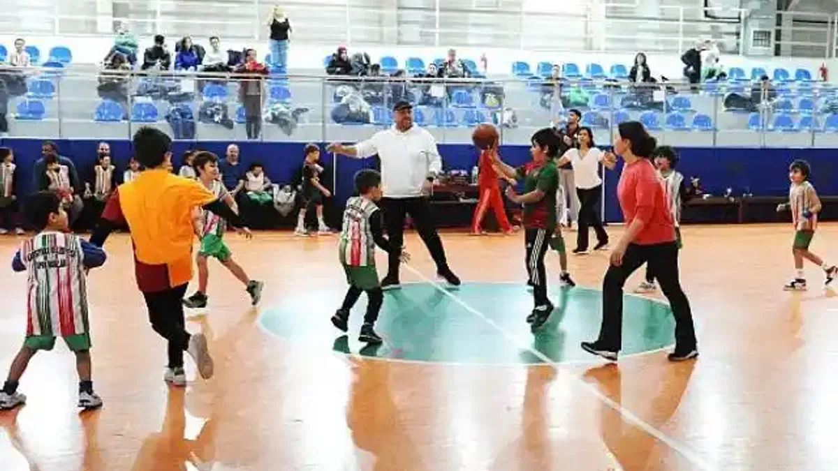Karşıyakalı aileler basketbol şenliğinde buluştu