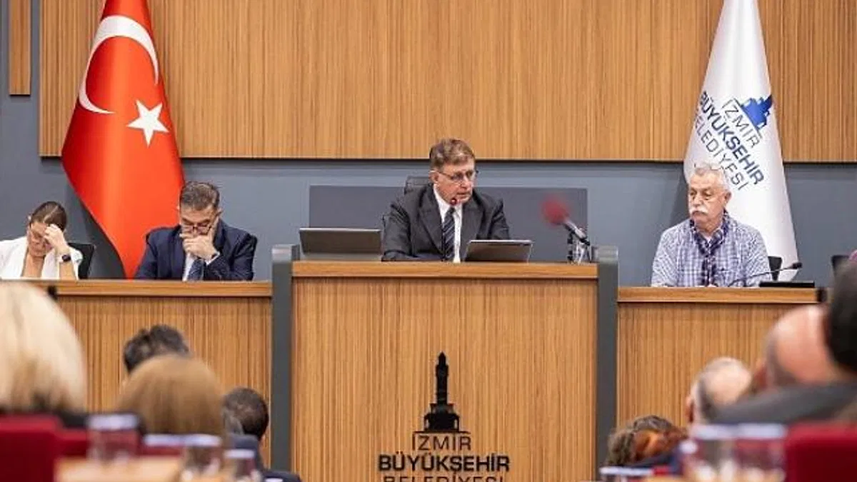 Başkan Tugay'dan 2025 bütçesinde tasarruf vurgusu "Ayağımızı yorganımıza göre uzatacağız"