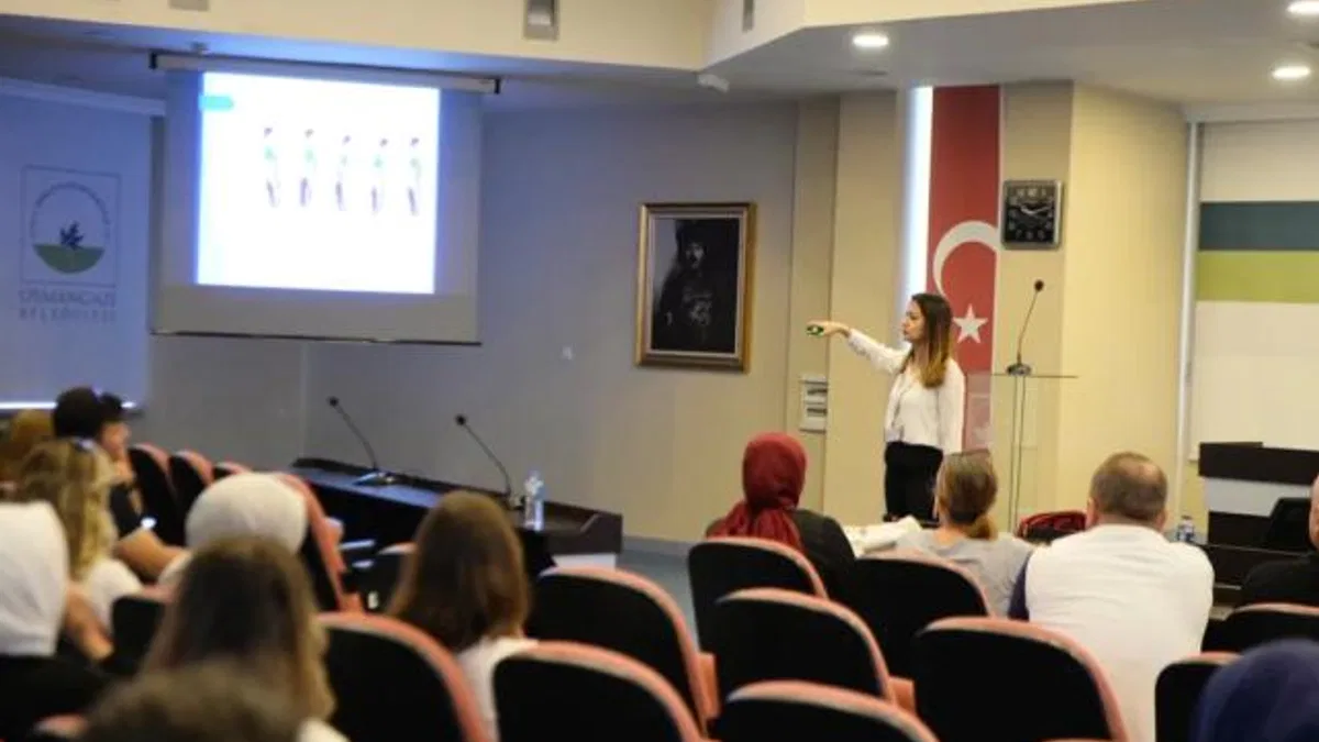 Osmangazi'de belediye personeline sağlıklı beslenme ve ofis ergonomisi eğitimi