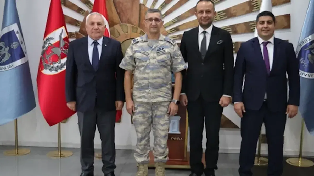 Kütahya Belediye başkanlarından Tuğgeneral Baş'a ziyaret