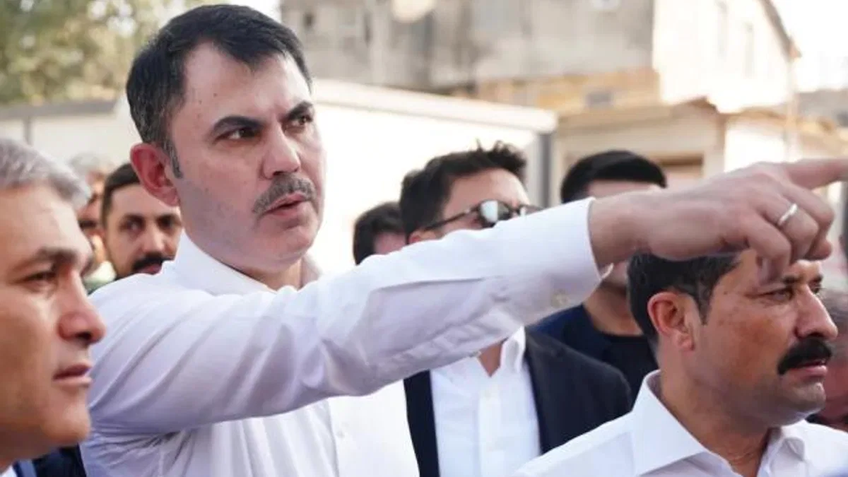 Zılgıtlarla karşılanan Bakan Kurum, Uzun Çarşı için talimat verdi!