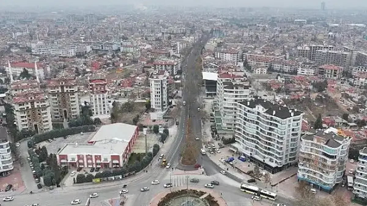 Başkan Altay: "Ahmet Özcan Caddesi'nde 2,6 KM'lik Sıcak Asfalt Çalışmasını Tamamladık"