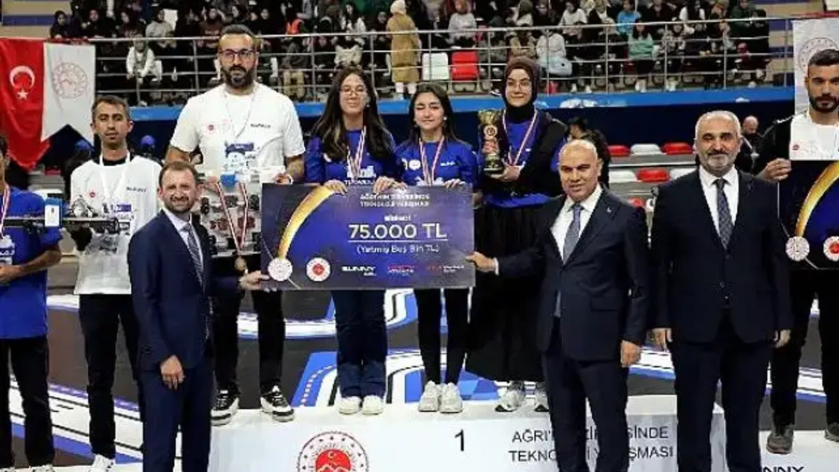 Öğrencilerin Tasarladığı Robotlar Ağrı'nın Zirvesinde Yarıştı