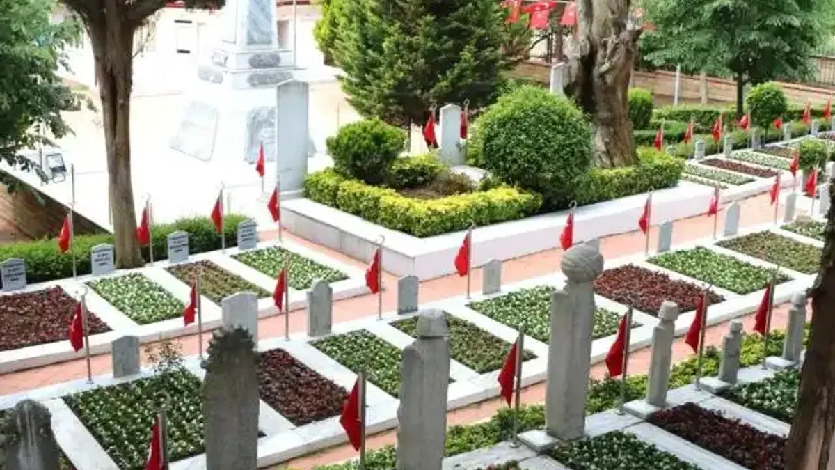 Kocaeli'de mezarlıklar bayram ziyaretine hazır