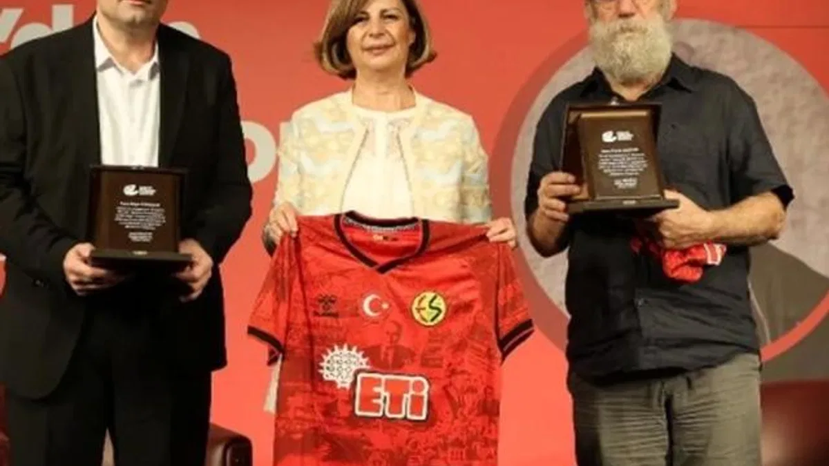 Şiir ve futbol Eskişehir’de buluştu!