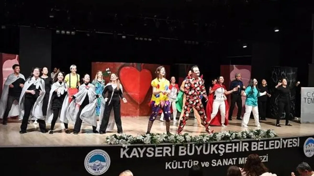 Kayseri Büyükşehir'den müzikal oyunu