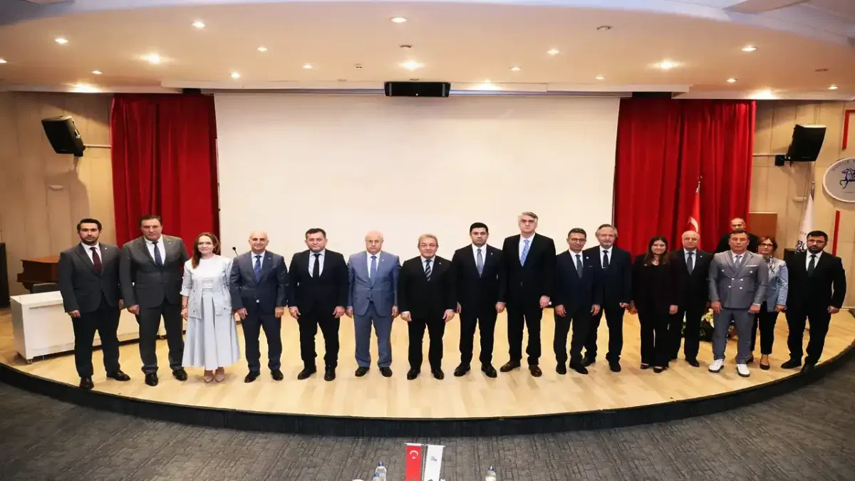 İzmir'de savunma sanayii zirvesi düzenlendi