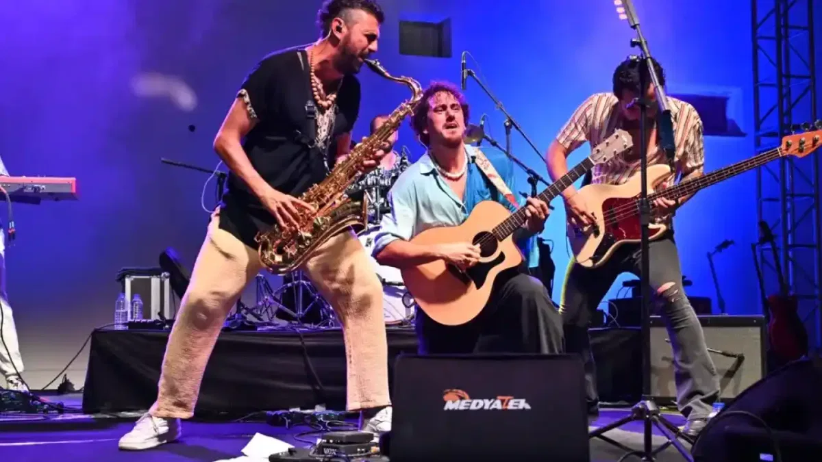 Manisa'da Evrencan Gündüz’den unutulmaz konser