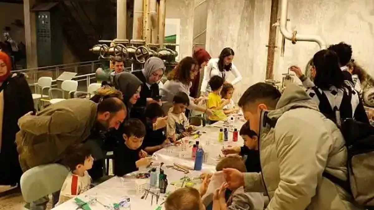 Kağıt uçaklar birincilik için yarıştı