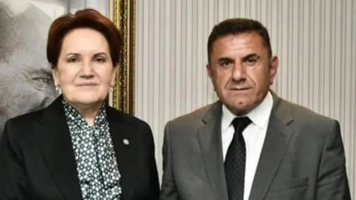 Ahırlı Belediye Başkanı Üzlük, meclis üyeleriyle birlikte İYİ Parti'den istifa etti