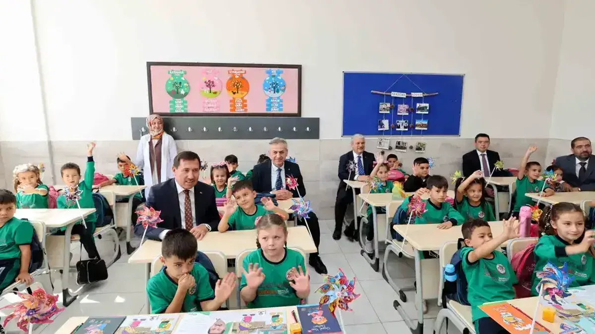 Konya'da Vali Akın ve Başkan Kılca öğrencilerle buluştu