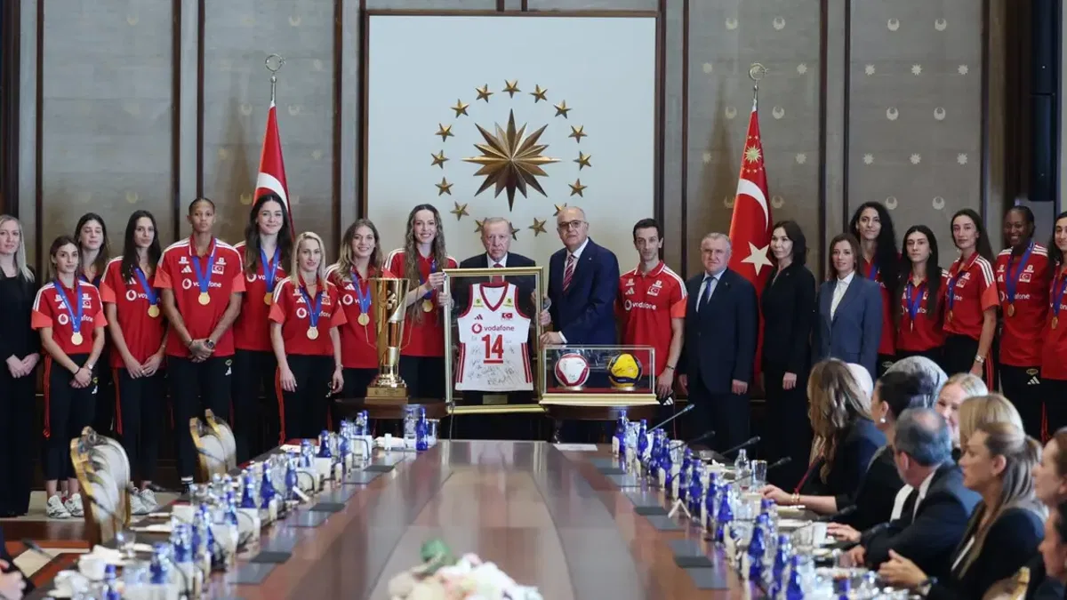 Cumhurbaşkanı Erdoğan, şampiyon voleybolcuları kabul etti