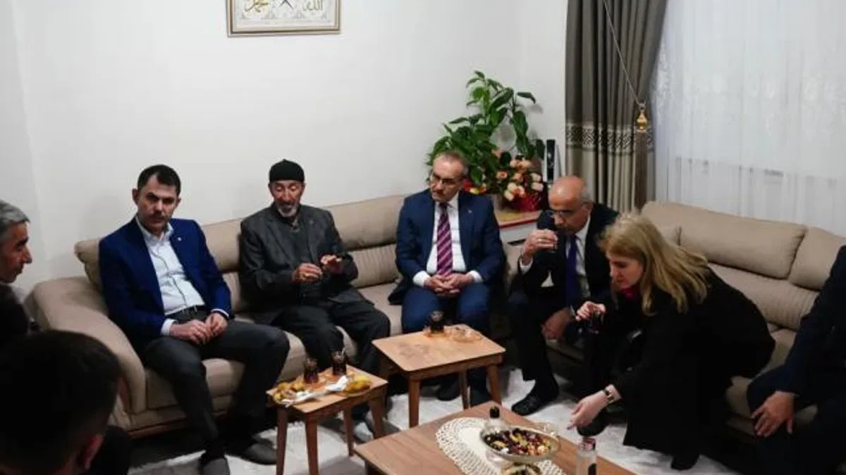 Bakan Kurum Malatya'da köy evine konuk oldu