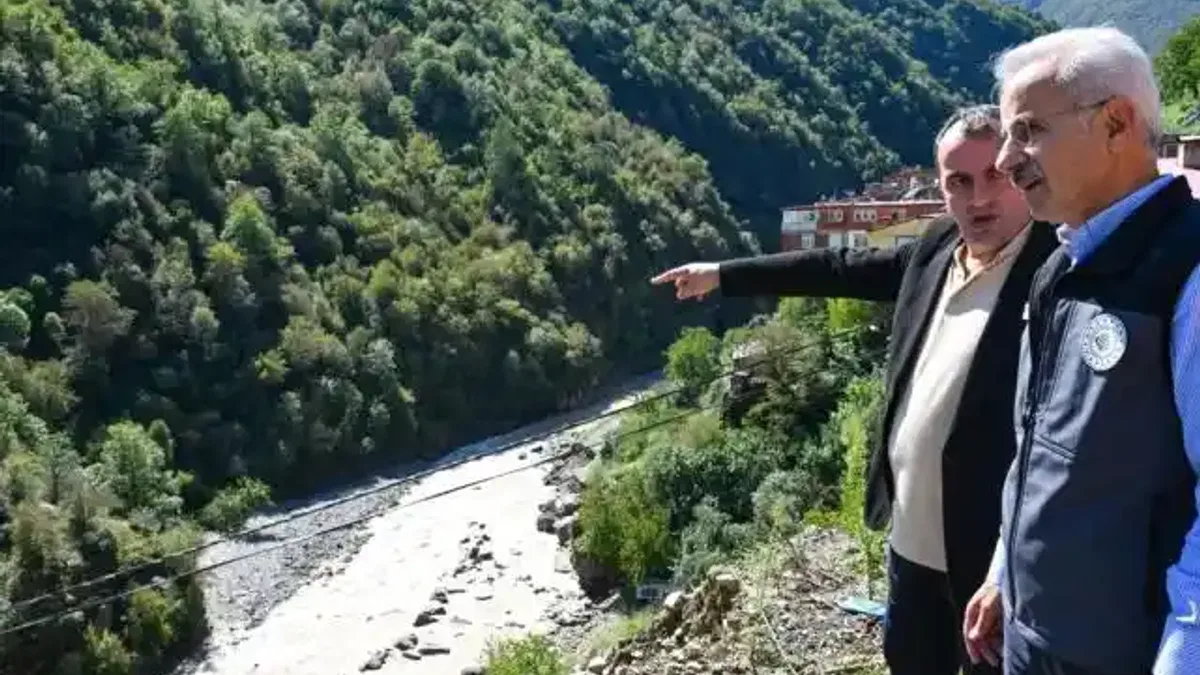 Bakan Uraloğlu Artvin'de... Sel ve heyelan hasarlarını inceledi