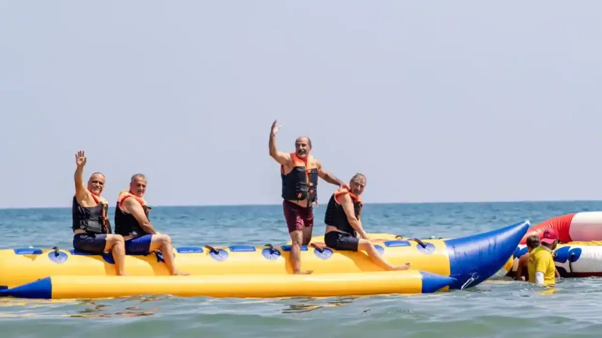 Mersin’de emekliler deniz keyfiyle buluştu