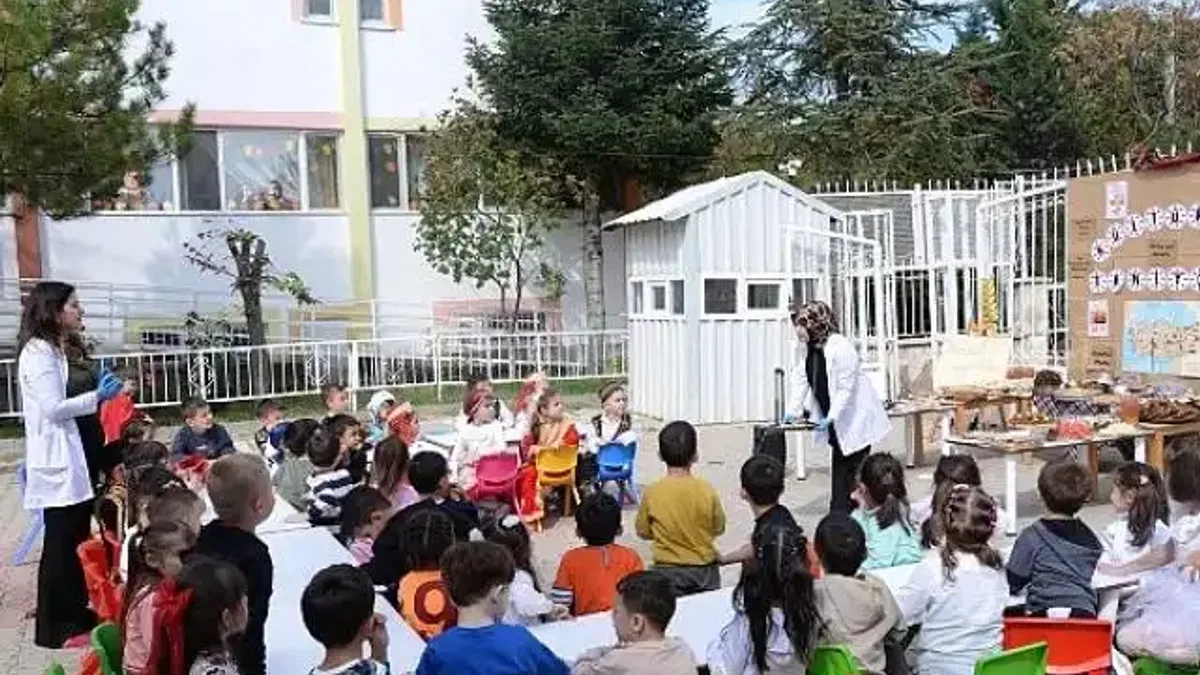 Kahramankazan Belediyesi Kreş ve Gündüz Bakımevi'nde yöresel lezzetler etkinliği düzenlendi.