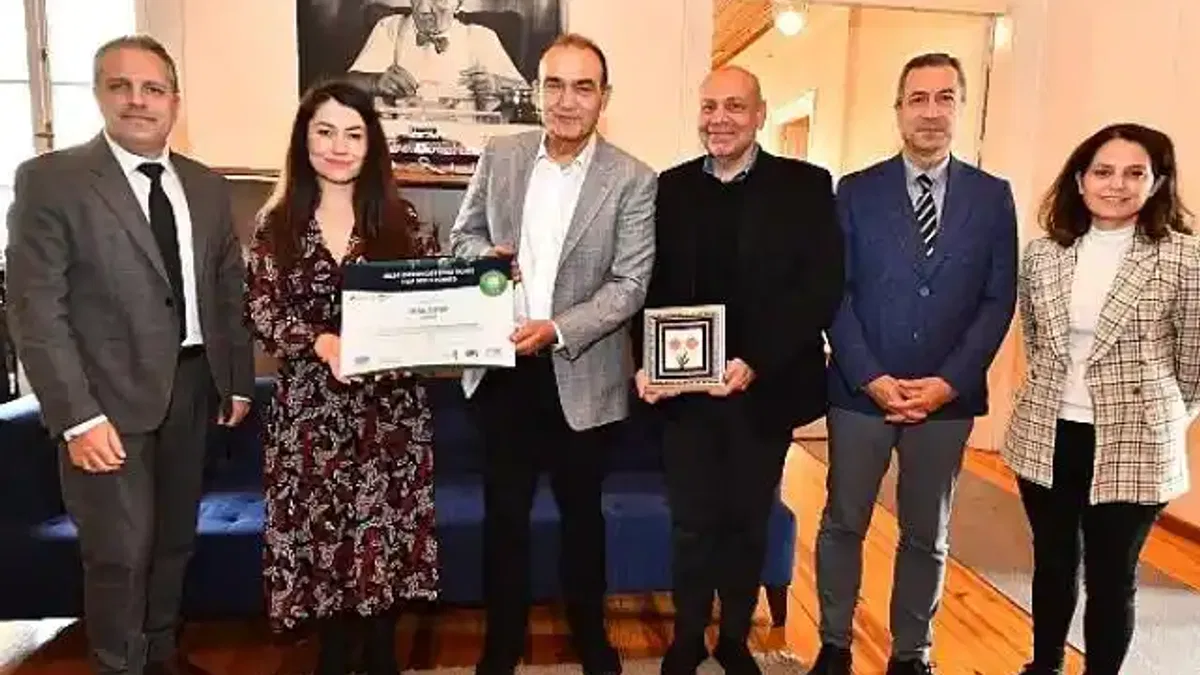 İzmir Büyükşehir Belediyesi'ne "En İyi 100 Hikaye Ödülü" sertifikası verildi