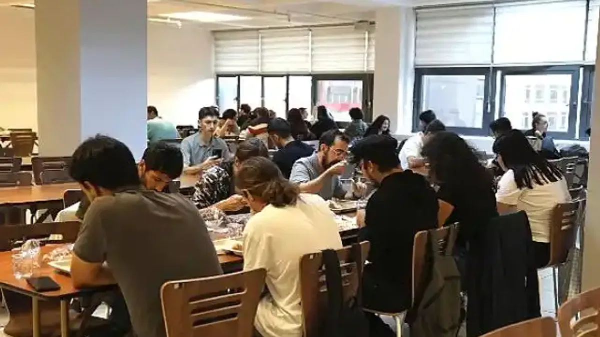 Üniversitelilerin Akşam Yemeği Çankaya Belediyesi'nden