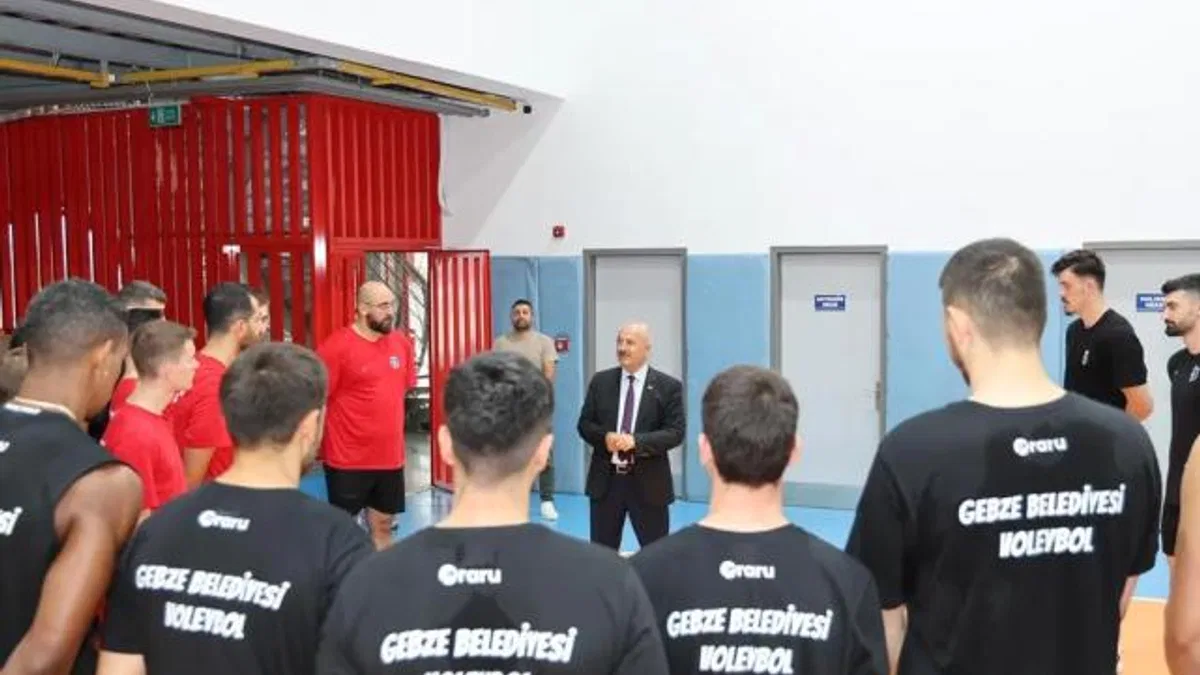 Gebze'de Başkan Büyükgöz'den Efeler'in antrenmanına ziyaret