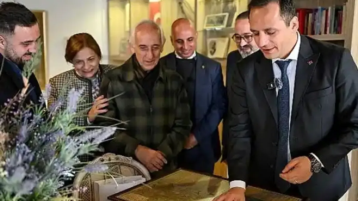 Ata Anı Evi'ne tarihi bağış