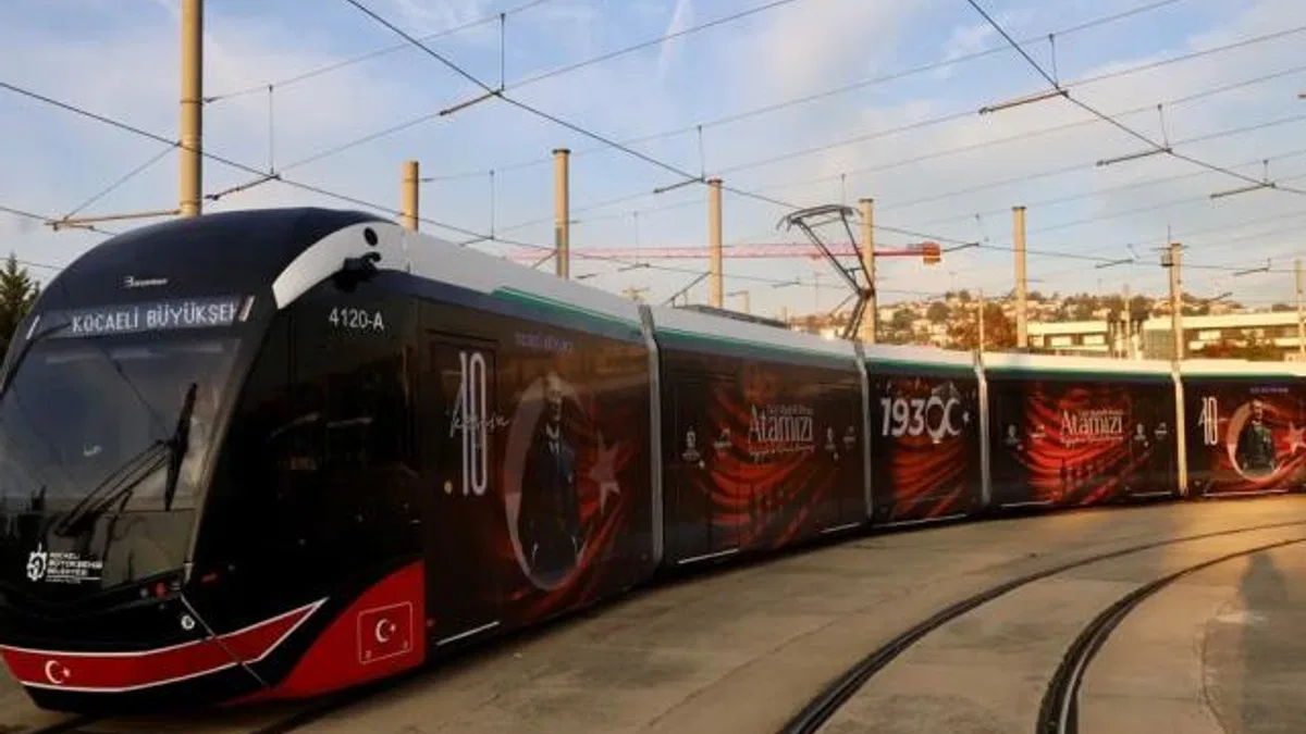 Kocaeli’de otobüs ve tramvaylarda Ata’ya saygı
