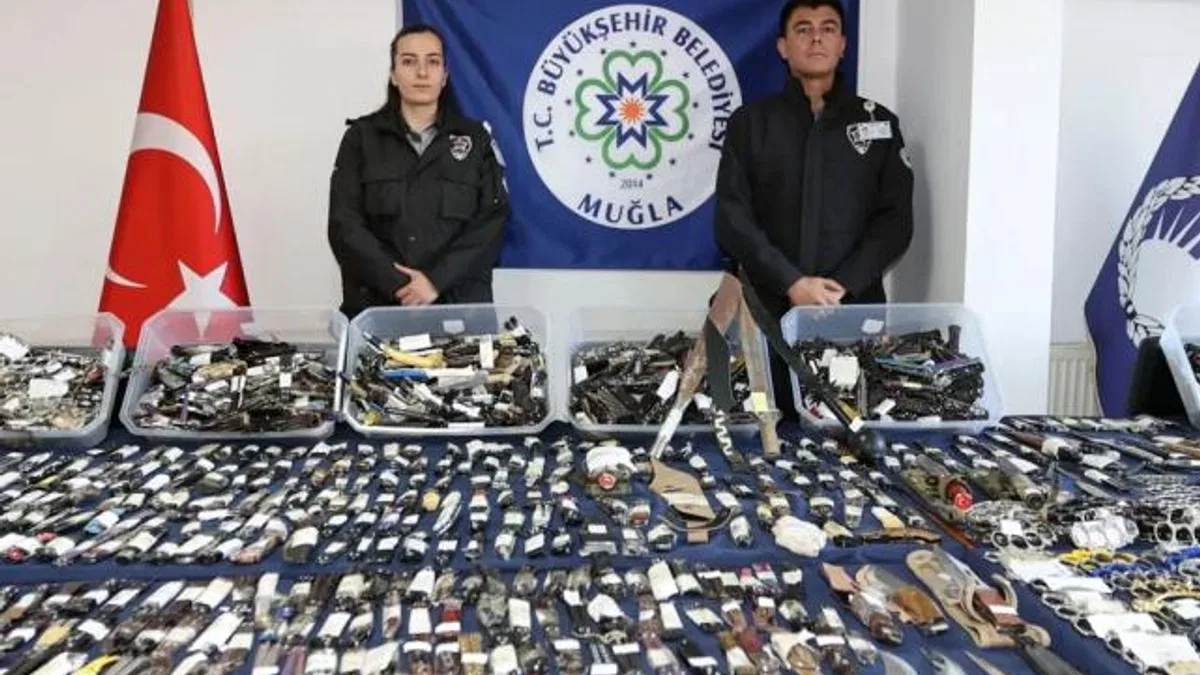 Muğla otogarlarında sıkı güvenlik... 2 bin 520 kesici alet ele geçirildi